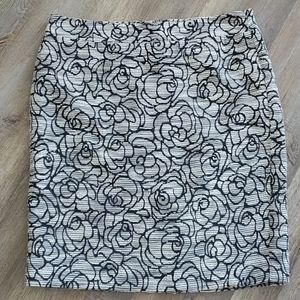 Ann Taylor Black Cream Woven Rose Pencil Skirt